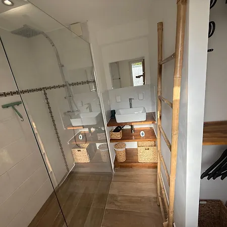 Rez De Jardin Cosy & Jacuzzi * Fréjus