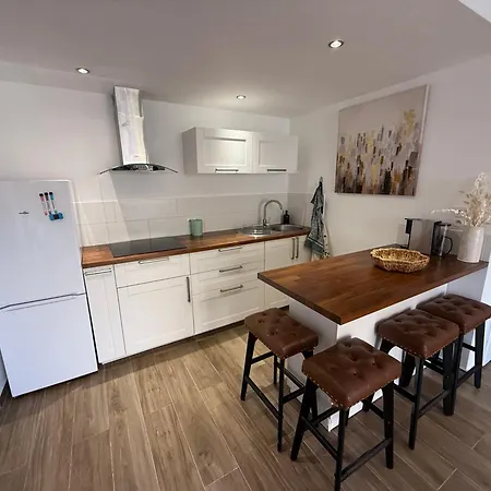 Apartment Rez De Jardin Cosy & Jacuzzi