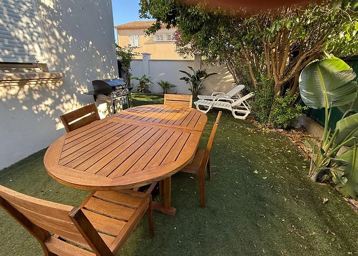 Rez De Jardin Cosy & Jacuzzi * Frejus